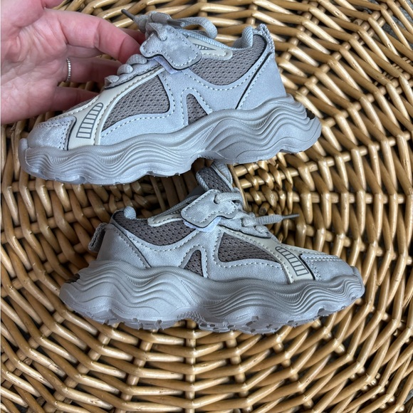 Toddler Chunky Grey Black Lace Up Velcro Sneakers Size 8.5 - Picture 7 of 11